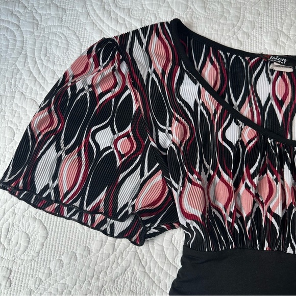 Vision Apparel Y2K Tie Back Babydoll Top. Size: Large. Black, pink and white. - Picture 3 of 8